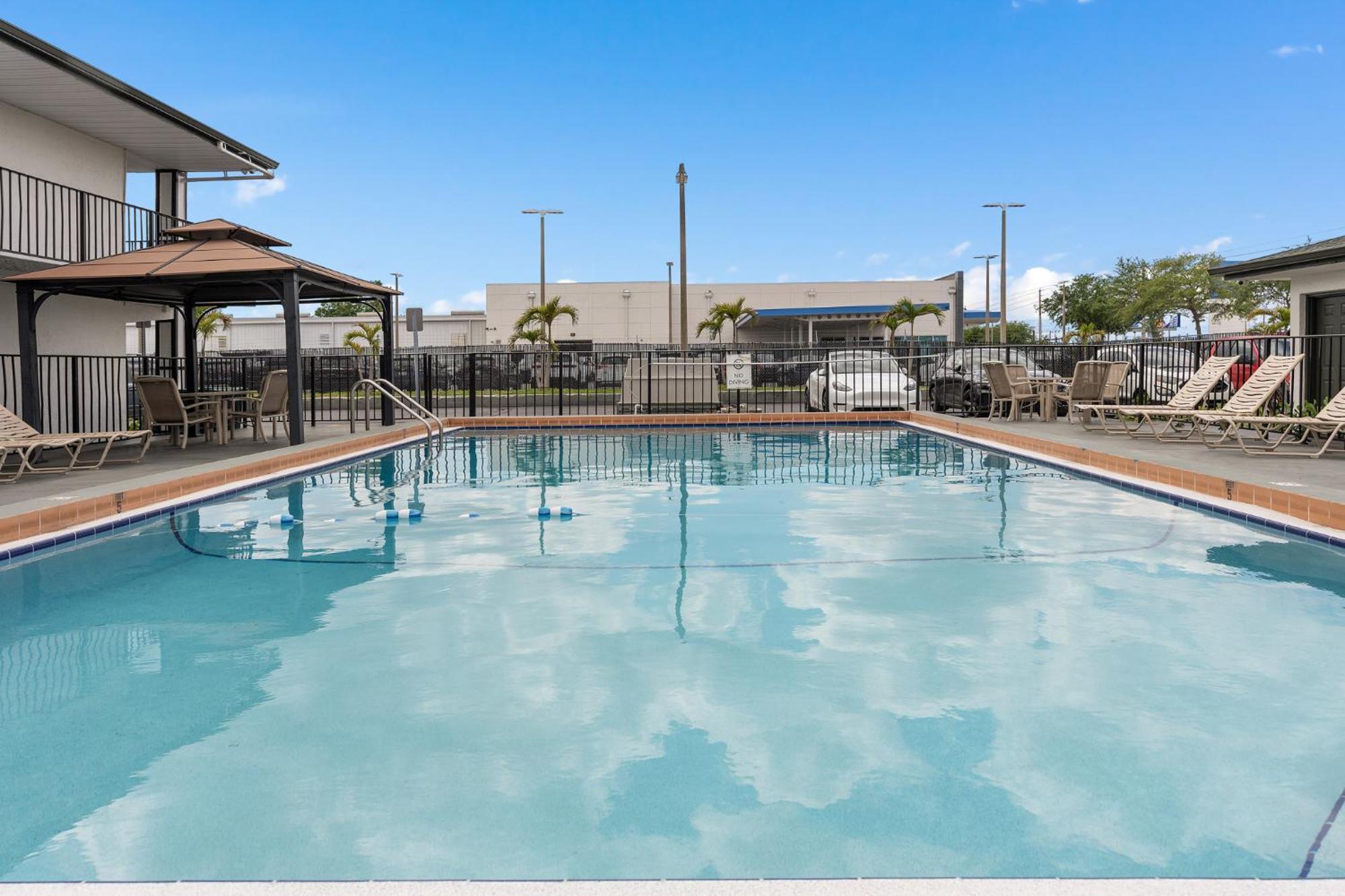 Baymont By Wyndham Orlando Downtown Hotel Exterior photo